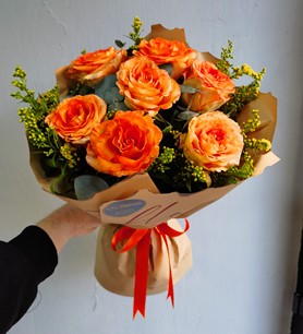 turuncu gül buketi